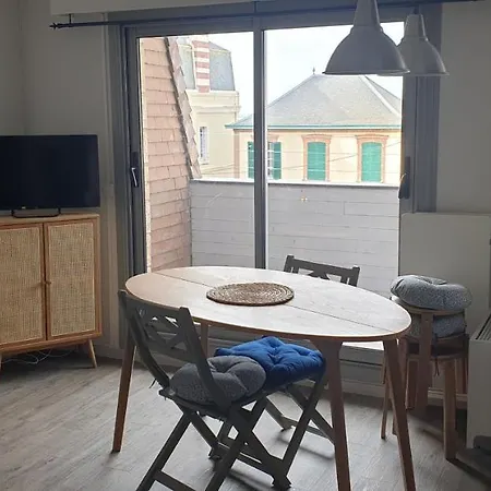 2 Pieces Balcon 50m De La Mer Au Pied Du Casino Cabourg